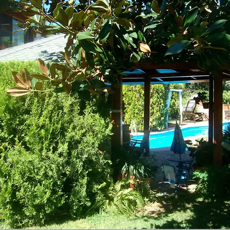 Small Paradise Проживание в семье