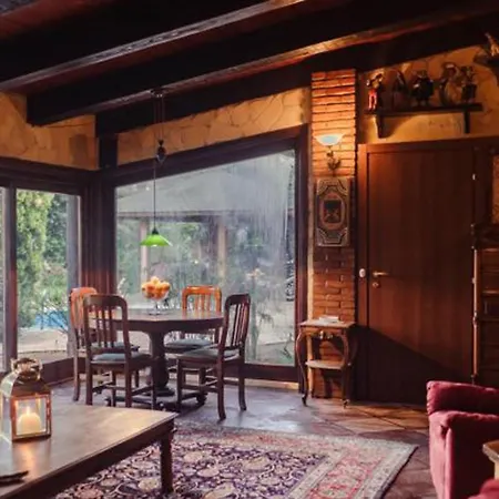 Проживание в семье Small Paradise *
