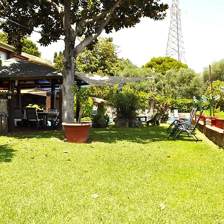 Проживание в семье Small Paradise *