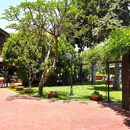 Проживание в семье Small Paradise